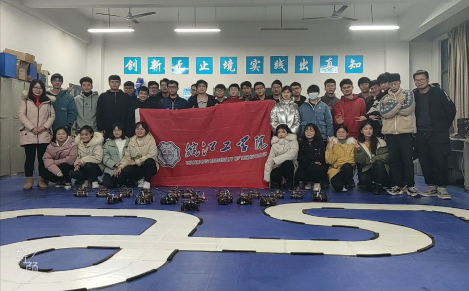 18新利怎样第十届智能汽车校内赛顺利完成