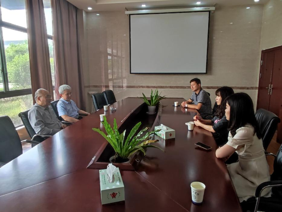 <strong>土木工程学院领导走访慰问新利体育在线官网首页登录入口辅导员</strong>