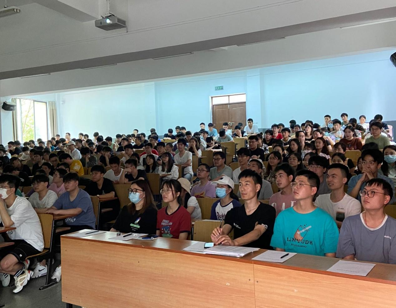 电气信息工程学院开展心理健康教育观影活动