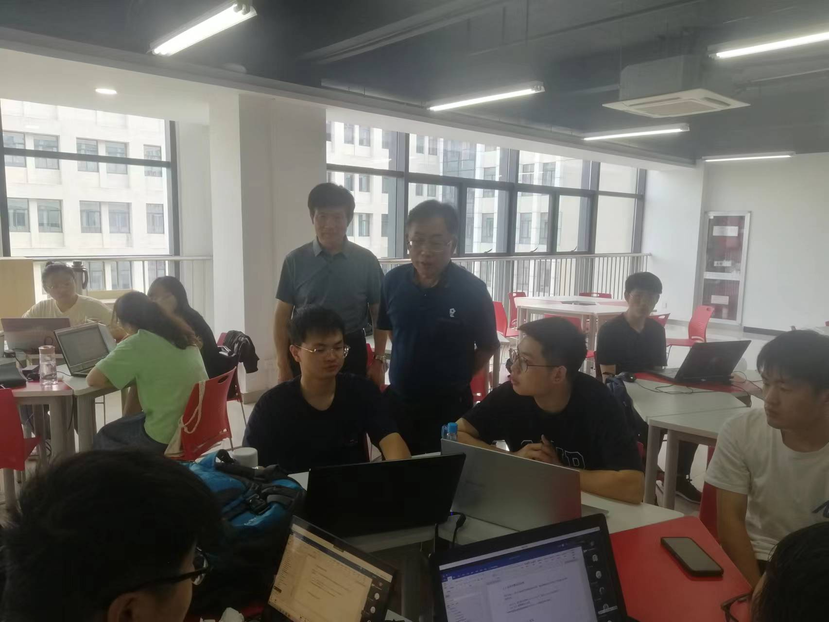 18新利怎样领导深入多家实习基地看望19级实习学生