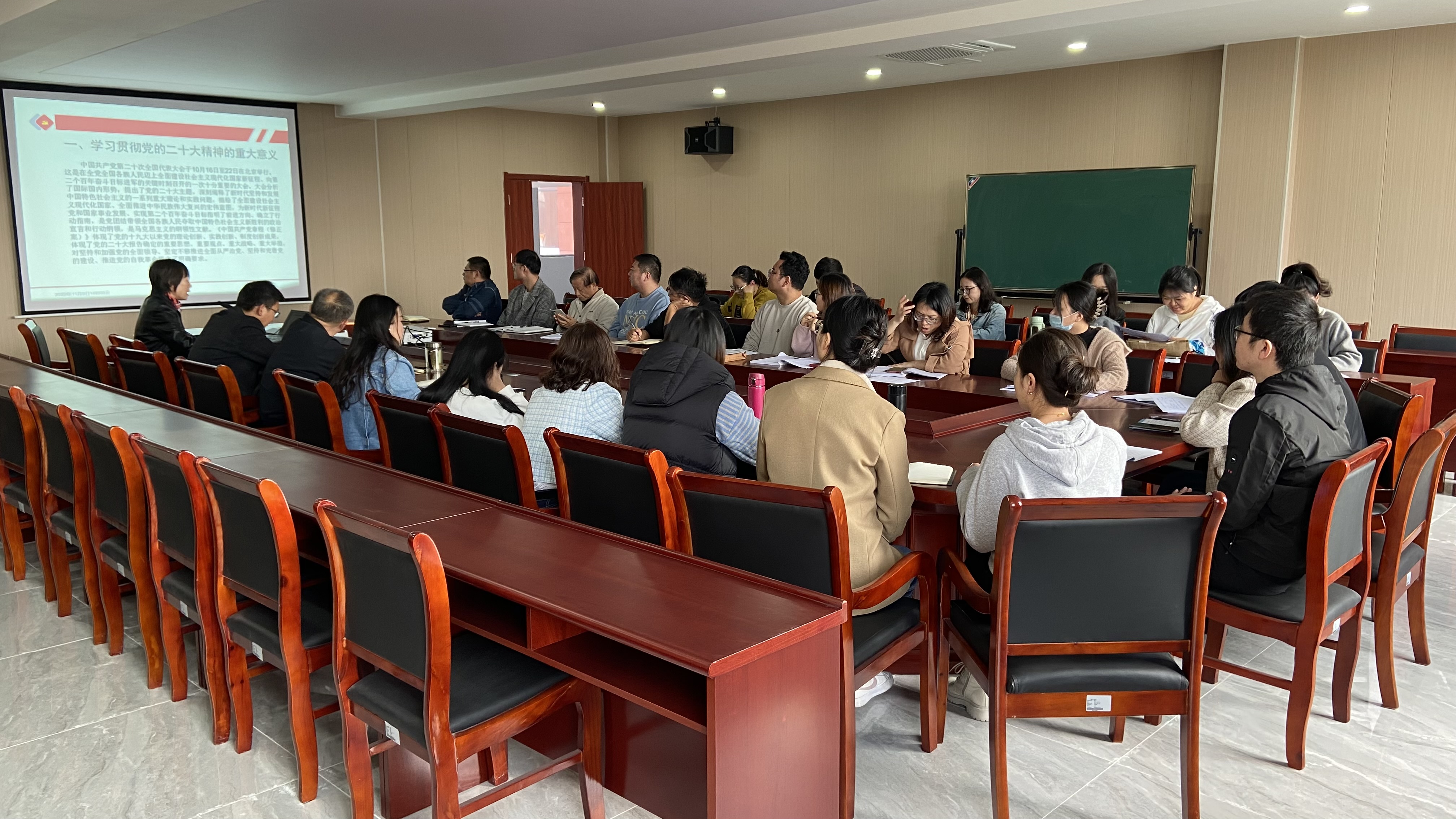 以二十大精神引领扎实推进水利工程学院各项工作