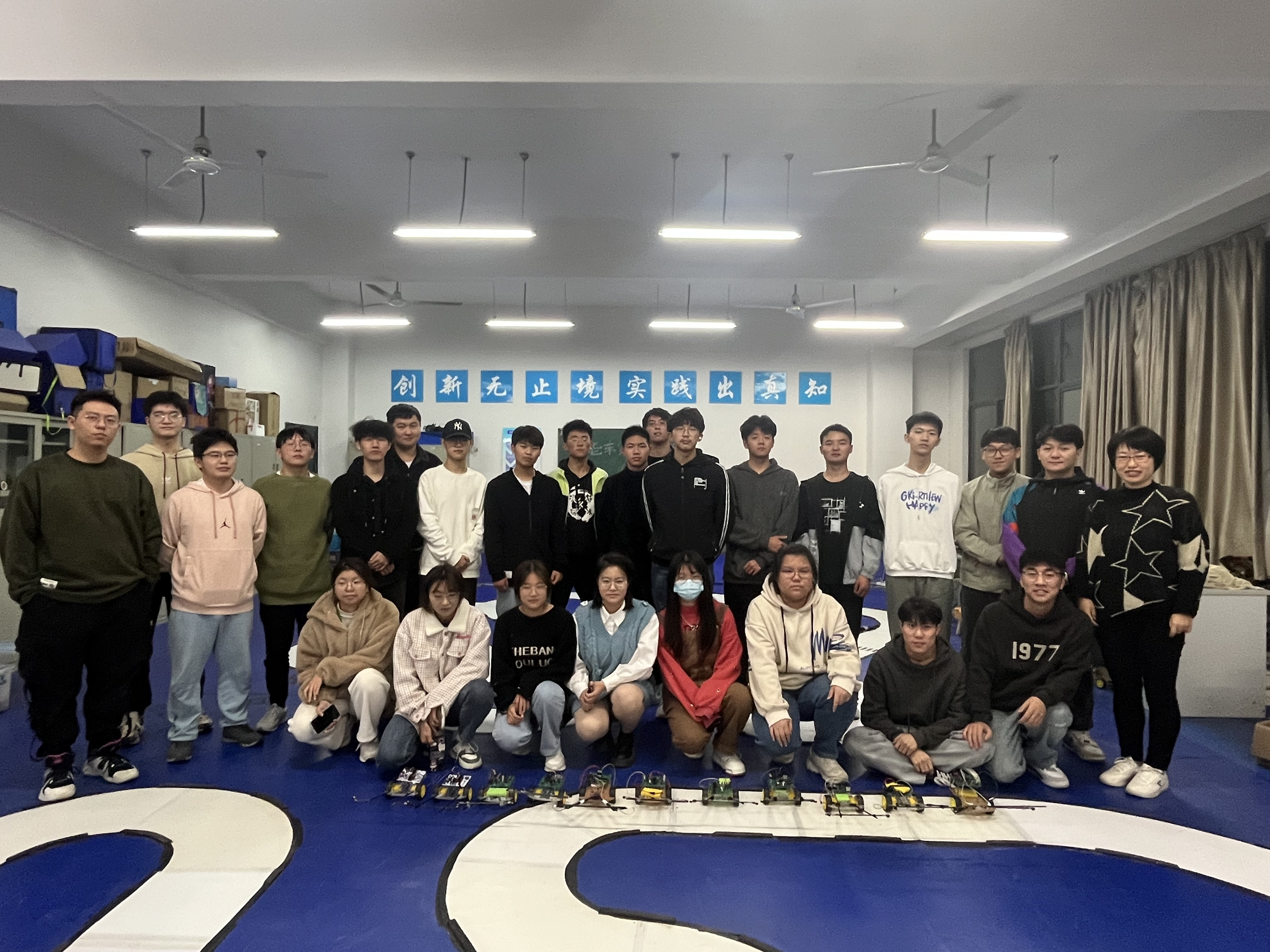 18新利怎样第十二届智能车竞赛顺利举行