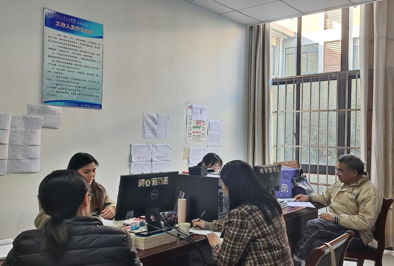 电信院领导赴新利体育在线官网首页登录入口调研 学院学生教育管理工作