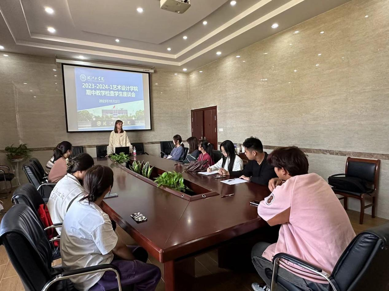 <strong>倾听心声  共话未来——艺术设计学院召开郑蒲港学生座谈会</strong>