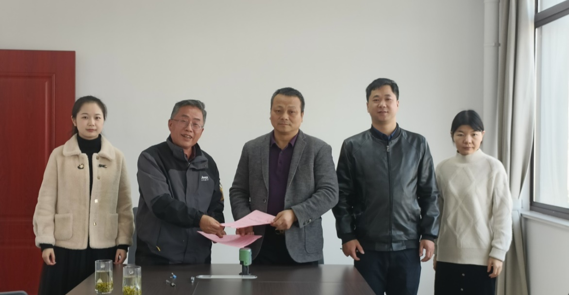 18新利怎样与安徽翔龙电气有限公司共建校外实习实践基地