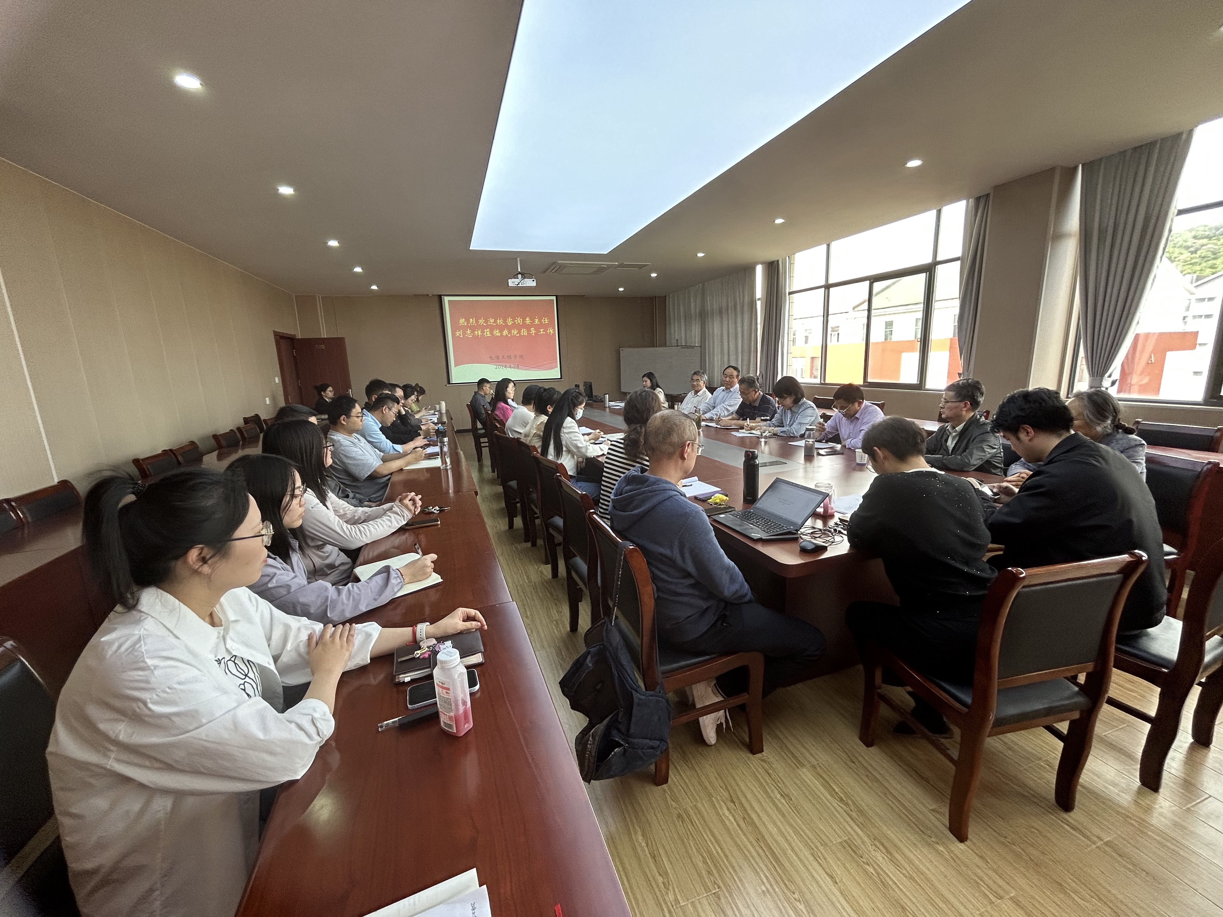 校咨询委主任刘志祥到电信工程学院指导工作