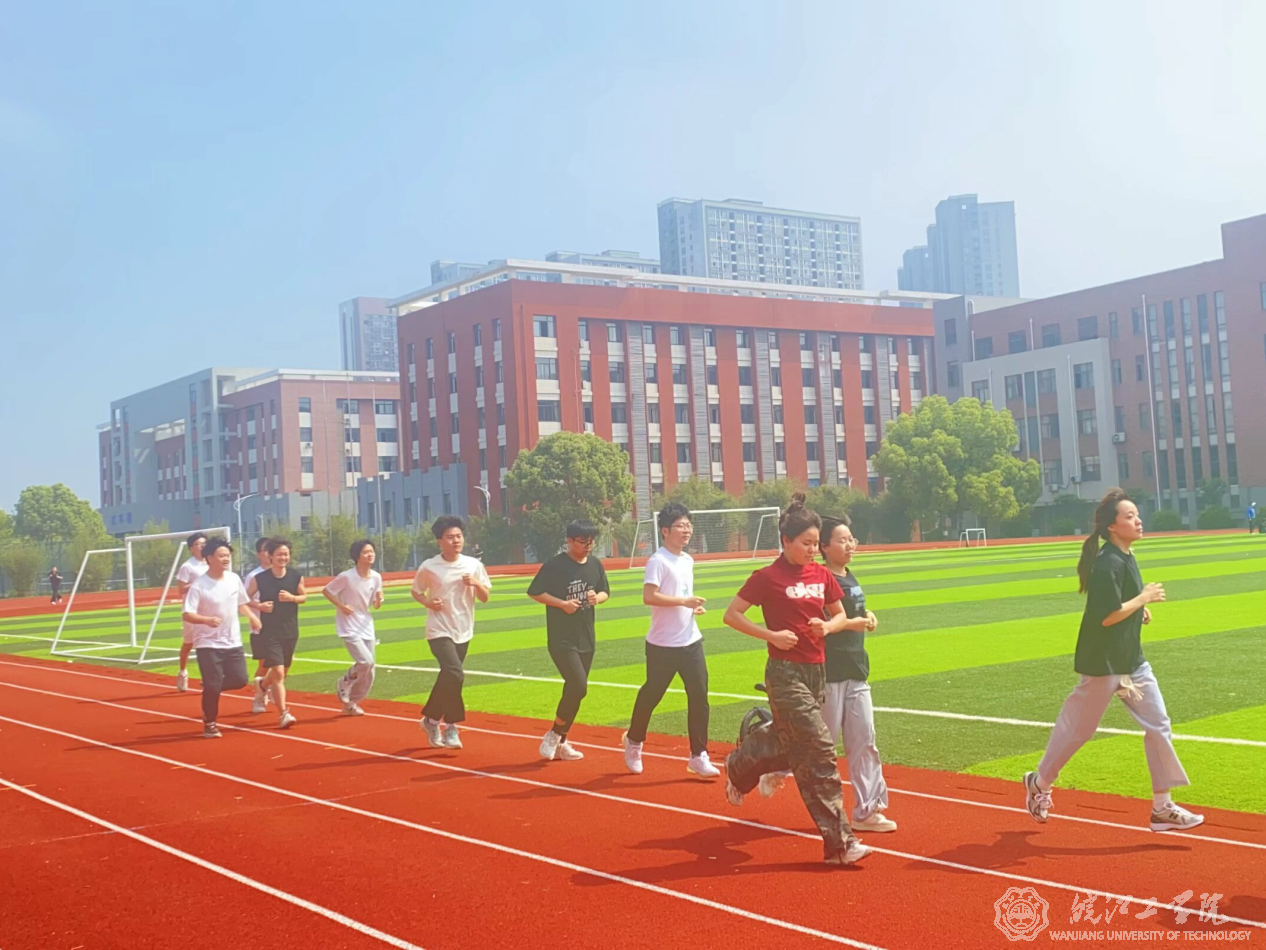18新利怎样成功举办第一届体质达标运动会