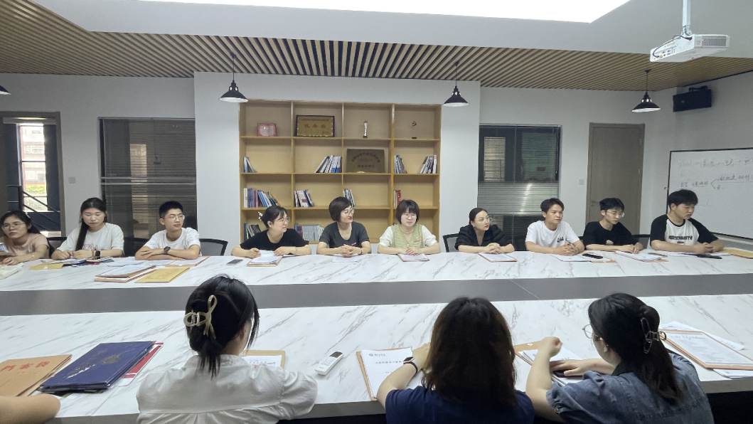 <strong>艺术设计学院学生党支部召开欢送毕业生党员座谈会</strong>