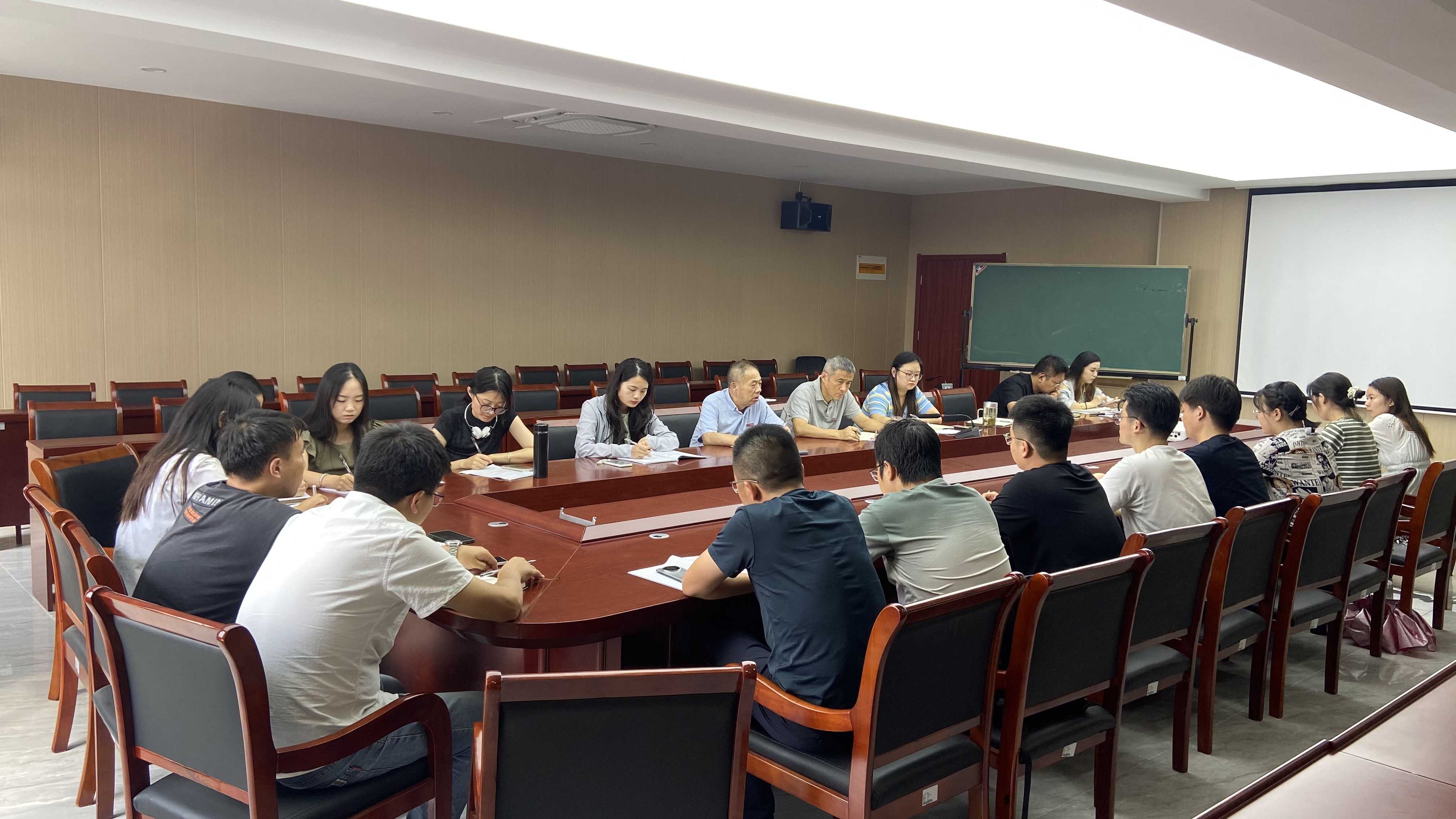 水利工程学院召开新入职教职工座谈会