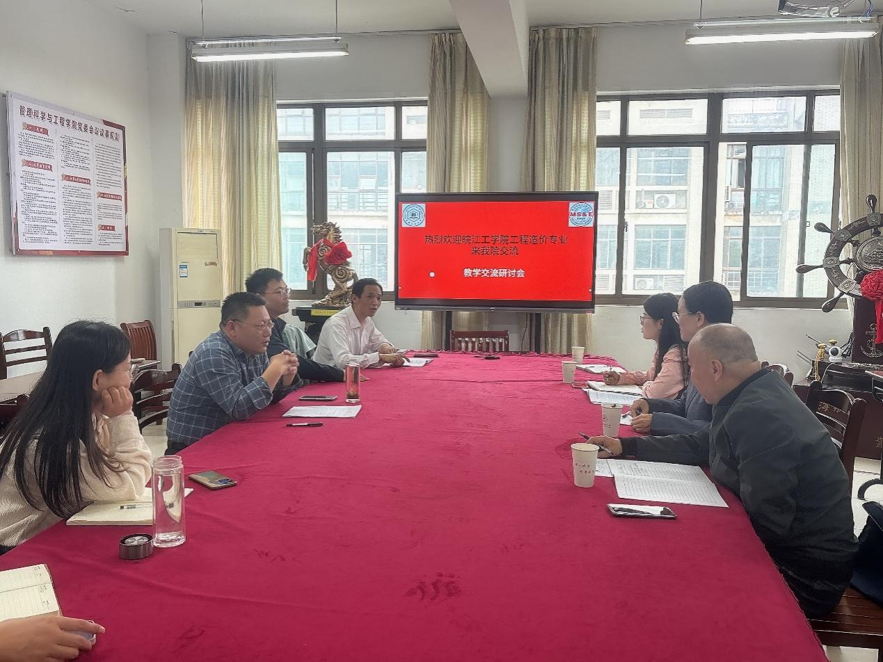 <strong>校际交流促提升，互鉴共享谋发展——管理学院赴安徽工业大学交流研讨</strong>
