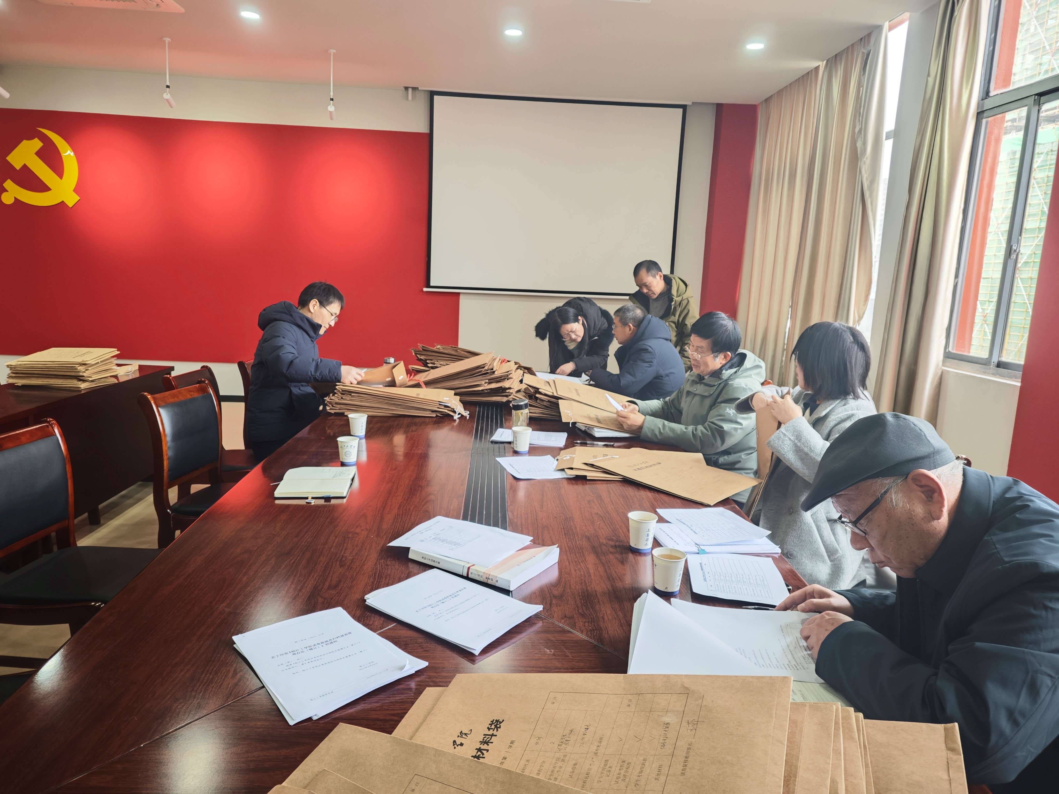 校专家组检查指导我院教学档案工作