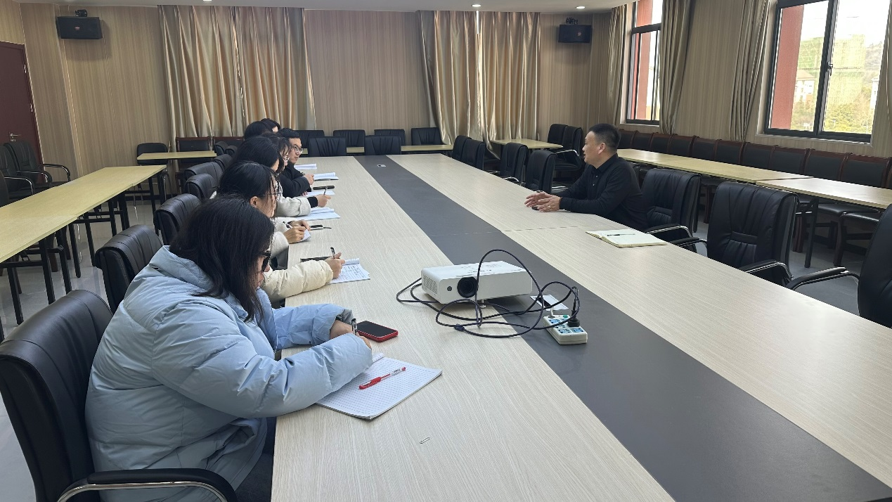 <strong>管理学院召开校友信息统计专项工作会议 全力构建校友信息库助力合格评估</strong>