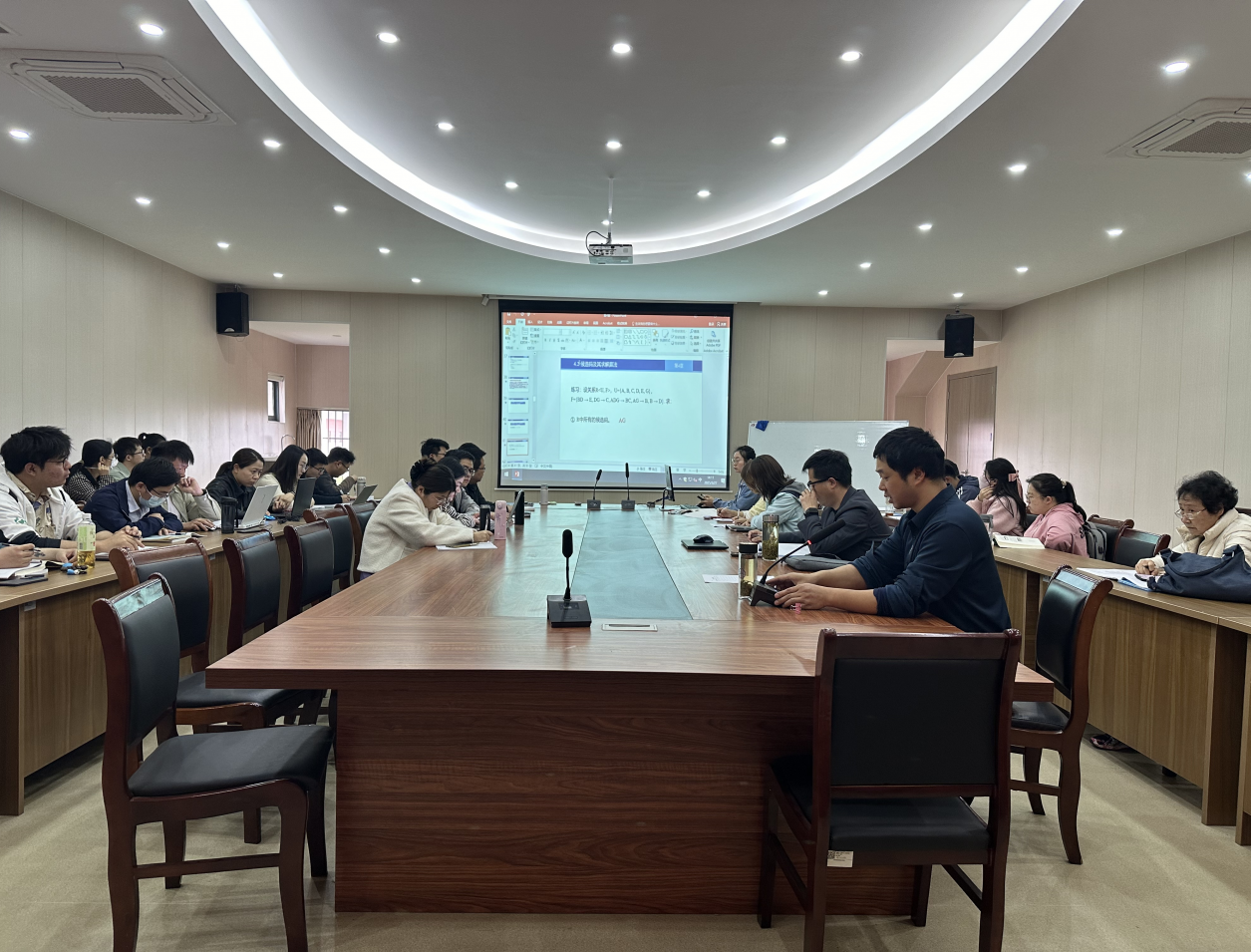 计算机与人工智能学院组织青年教师讲课竞赛