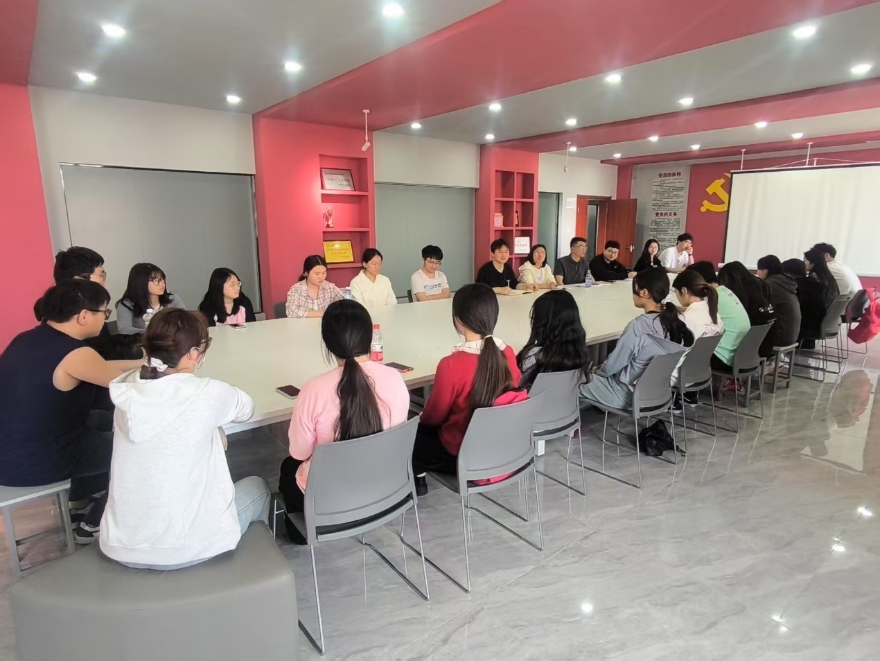 <strong>土木工程学院地理空间信息工程专业召开期中教学师生座谈会</strong>