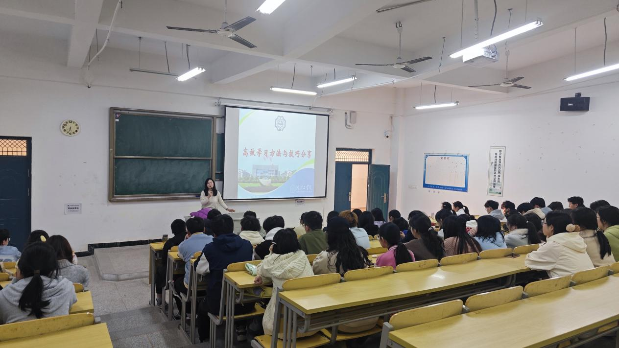 <strong>新起点，新同行——记24级水文一班和闻天班大一下学期师生交流会</strong>