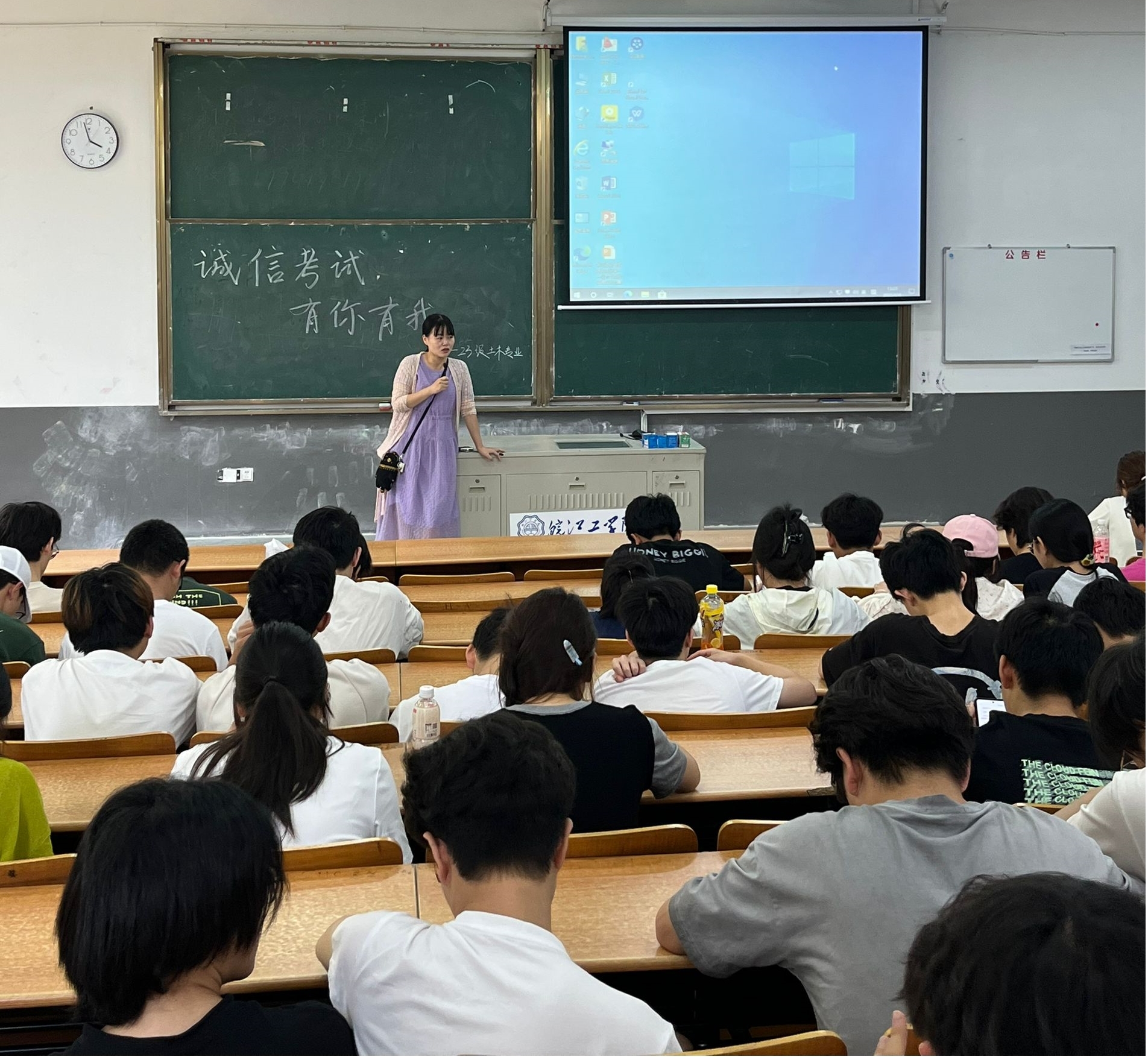 <strong>土木工程学院2023级土木工程专业召开“诚信考试 有你有我”主题班会</strong>