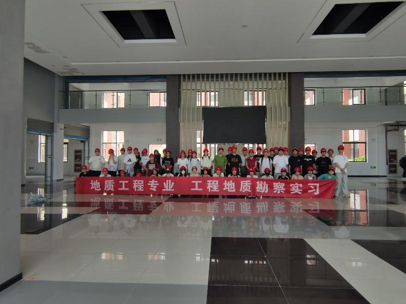 <strong>土木工程学院2022级地质专业学生赴当涂开展工程地质勘察实习</strong>