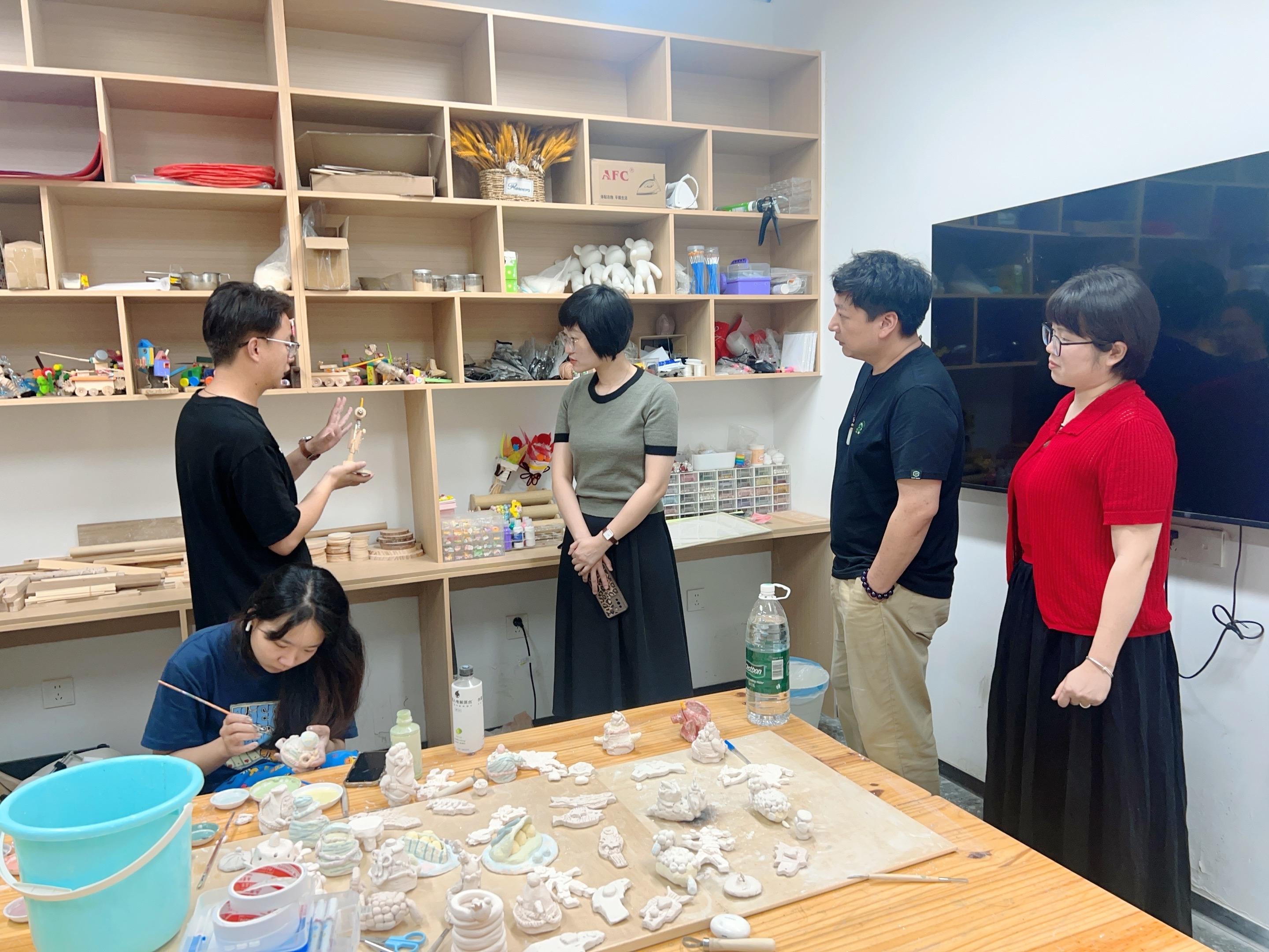 <strong>走访校友企业 强化融合发展 ——艺术设计学院开展访企拓岗活动</strong>