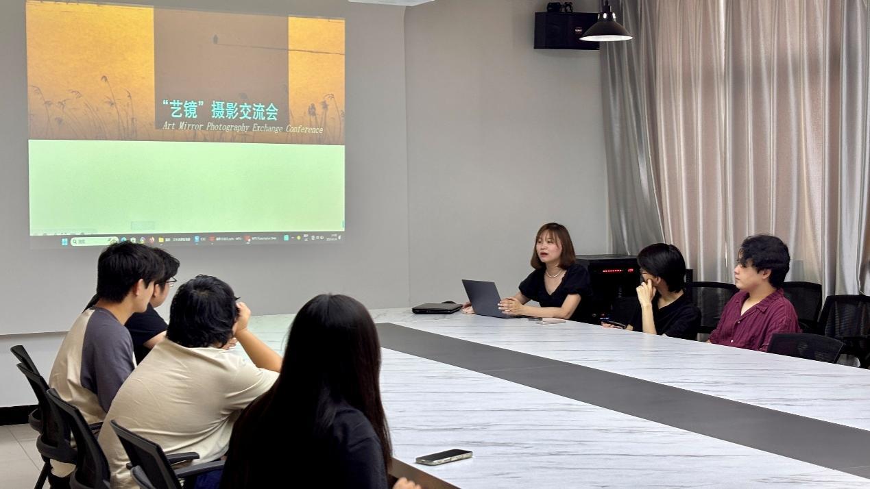 <strong>镜中撷影，艺海拾光——艺术设计学院开展"艺镜"摄影俱乐部双校区讲座</strong>