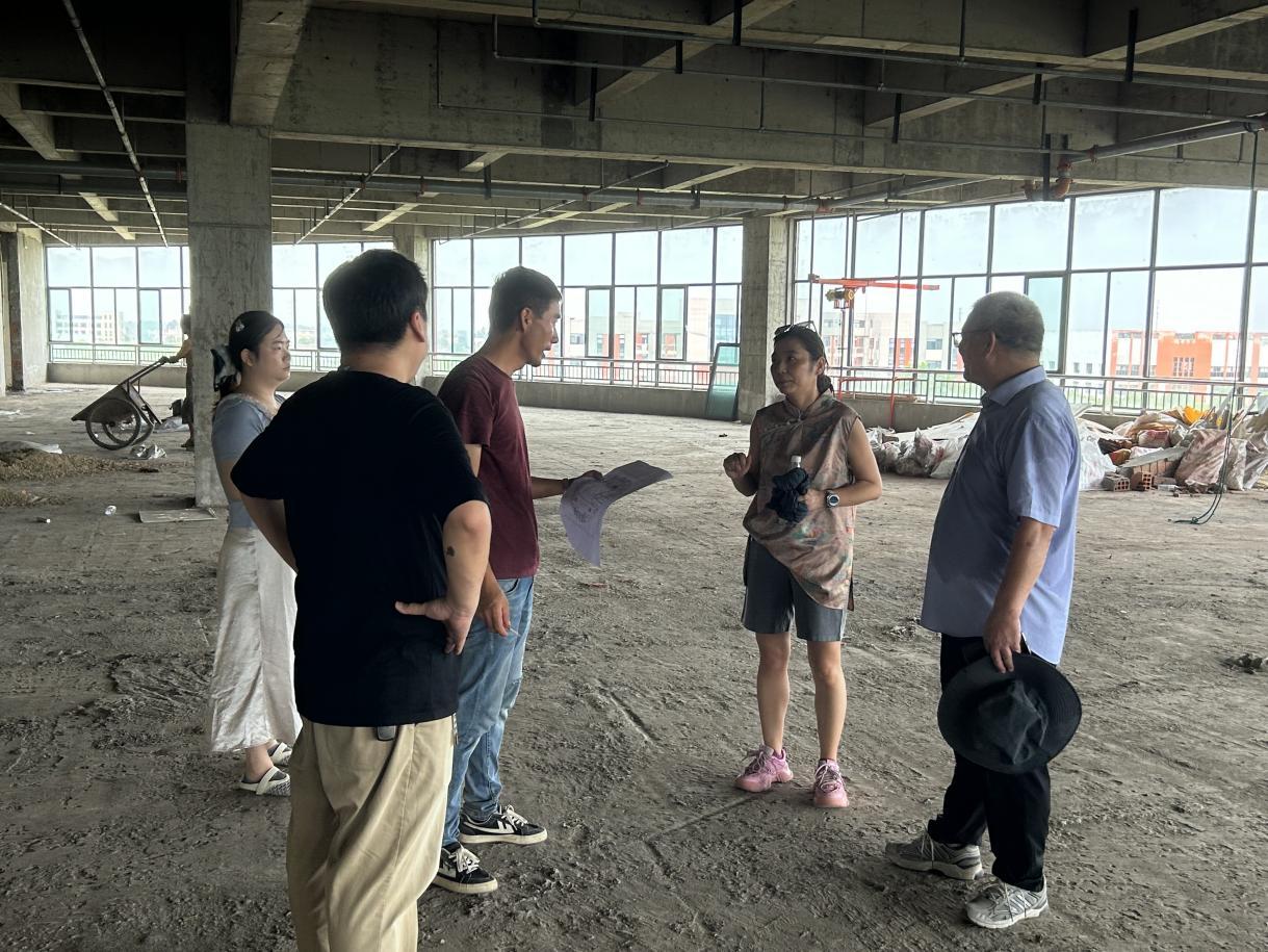 <strong>学院教学管理团队走进新利体育在线官网首页登录入口教学环境建设现场</strong>