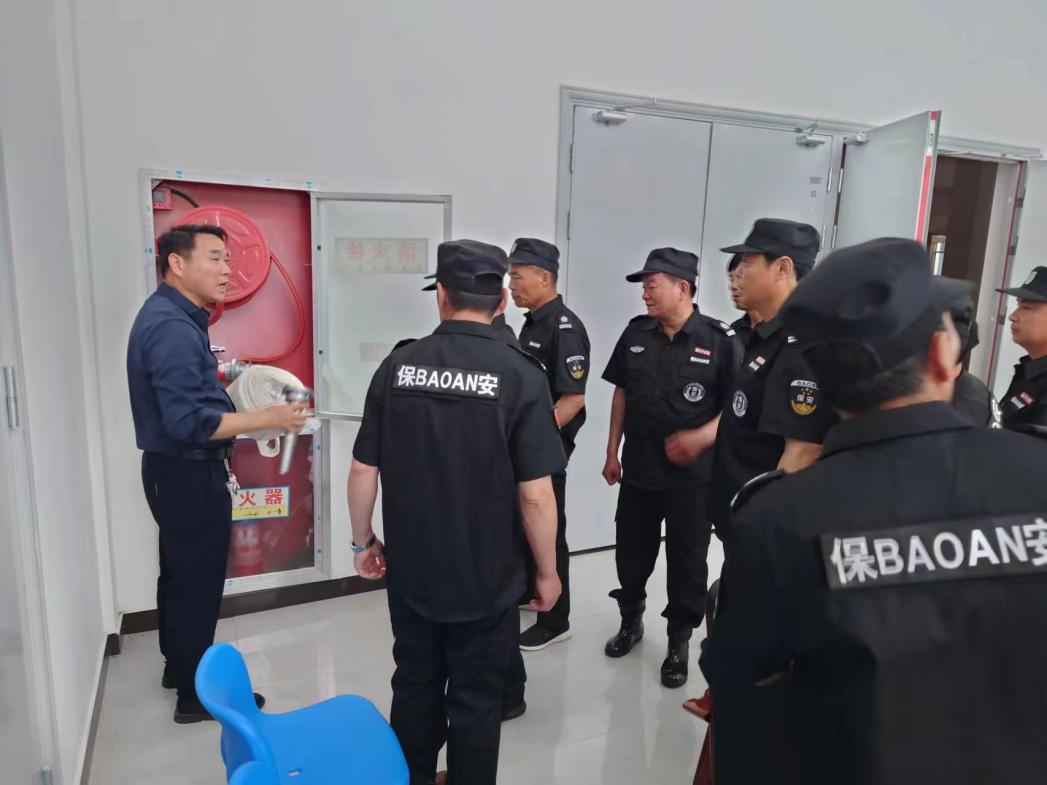 我校开展校园反恐与消防联合培训活动