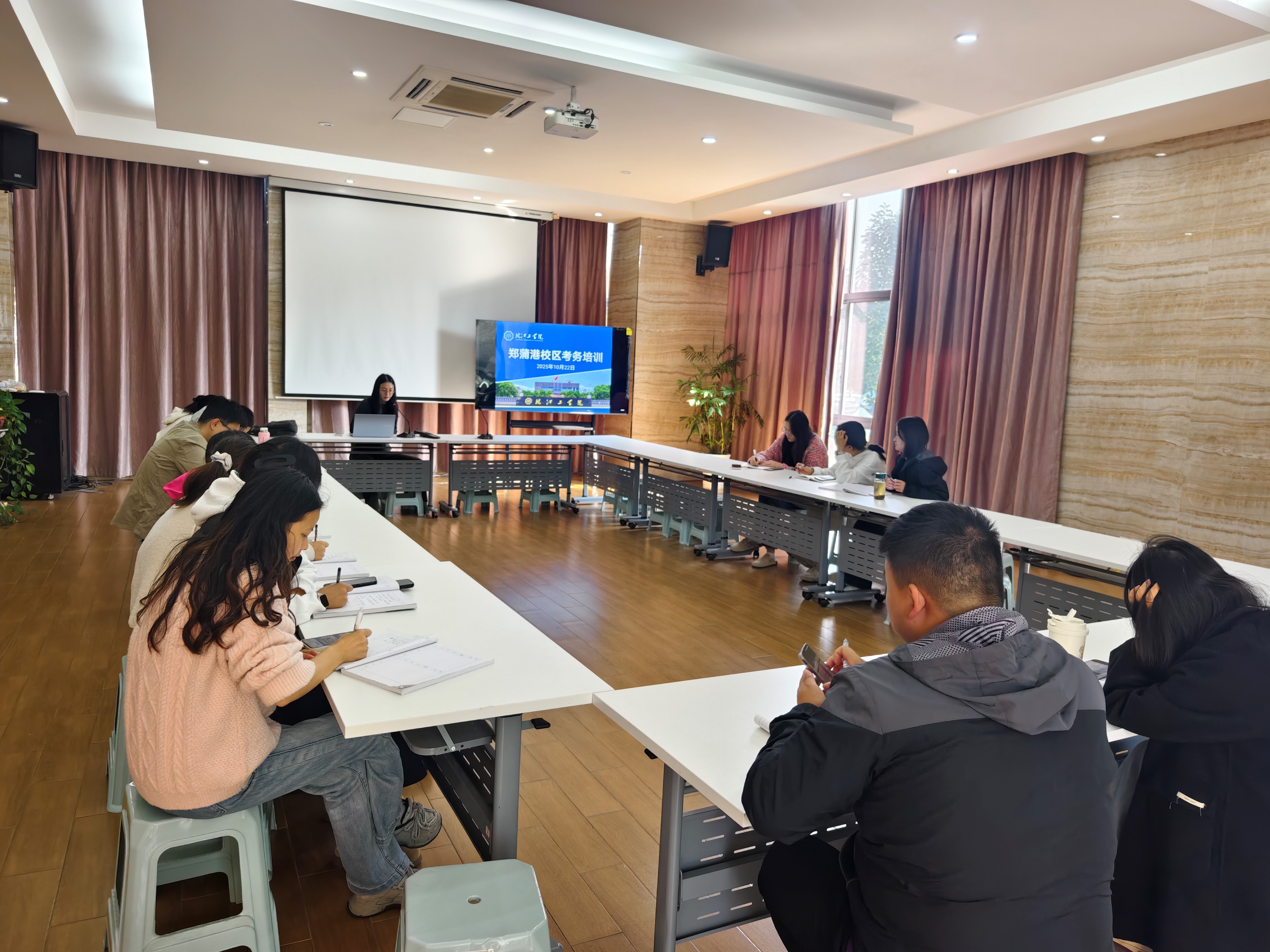 新利体育在线官网首页登录入口2025-2026学年第一学期考务培训会圆满完成